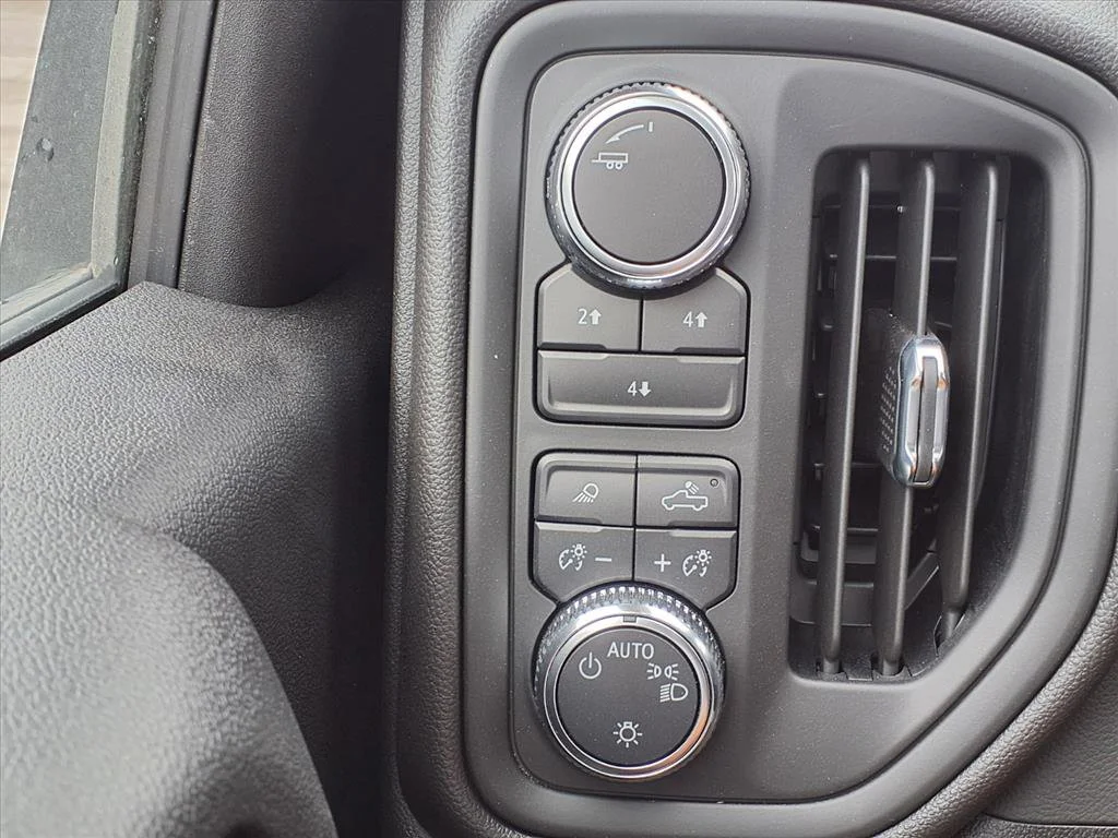 2025 GMC Sierra 3500HD Pro - Photo 11