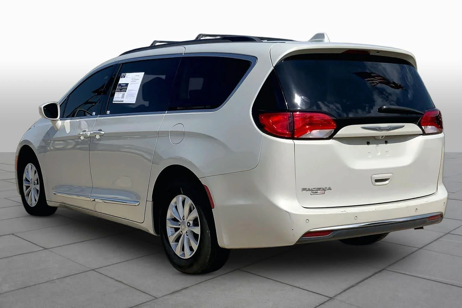 Used 2017 Tusk White Chrysler Touring-L image 10