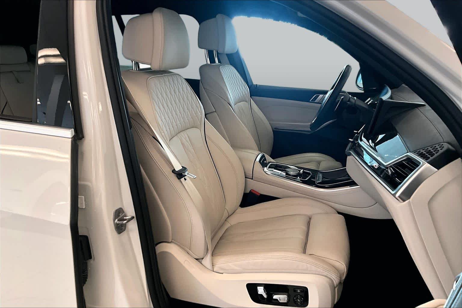 Used 2024 Alpine White BMW sDrive40i image 8