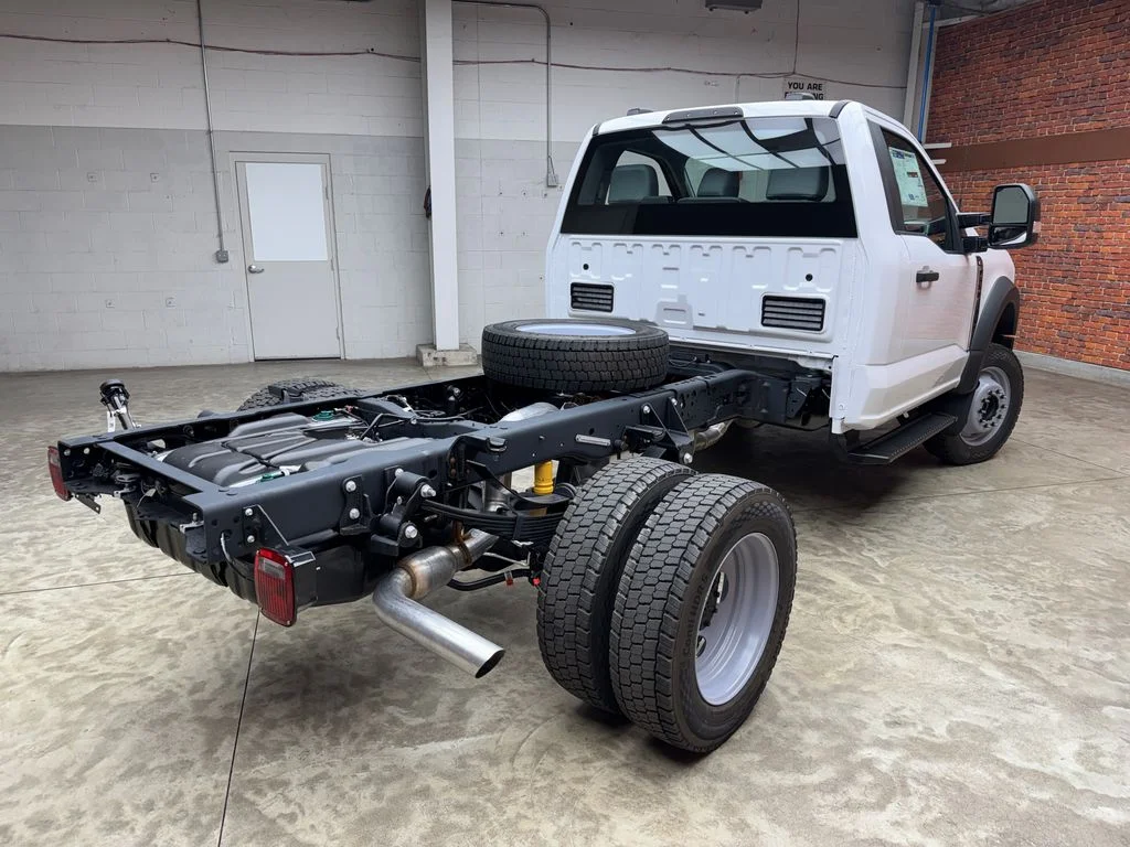 New 2026 Oxford White Ford F-550® XL image 5