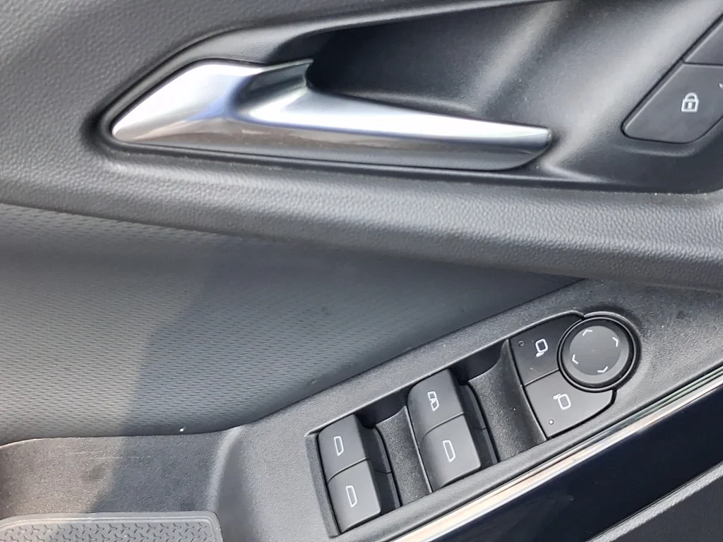 Used 2025 Mosaic Black Metallic Chevrolet LT image 20