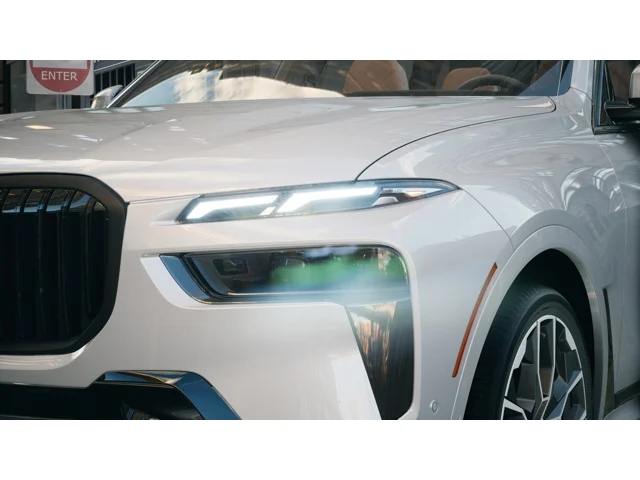 New 2027 Brooklyn Grey Metallic BMW X7 40i image 6