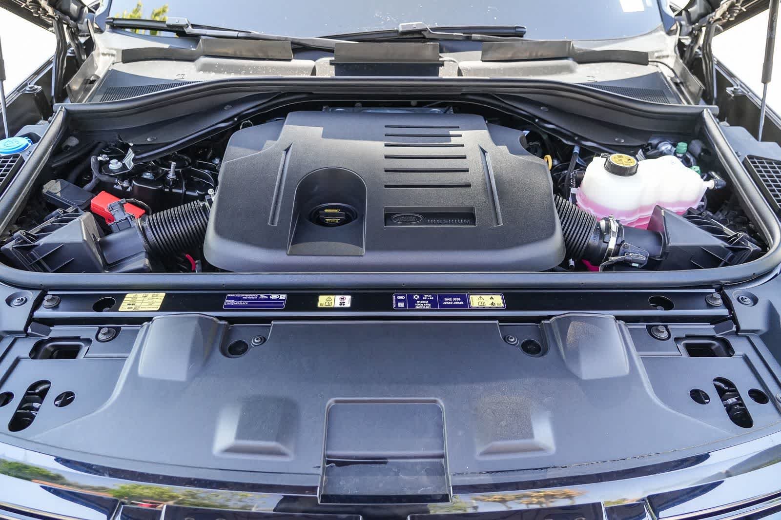 New 2026 Santorini Black Land Rover SE image 27