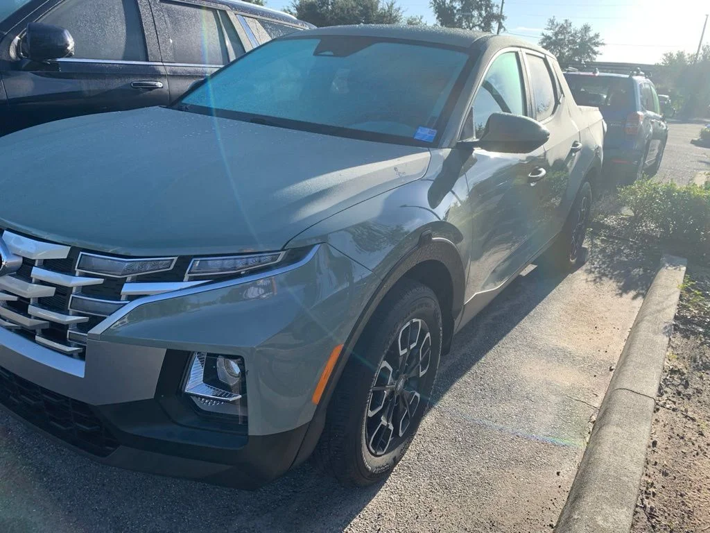 Used 2023 Gray Hyundai SE image 2