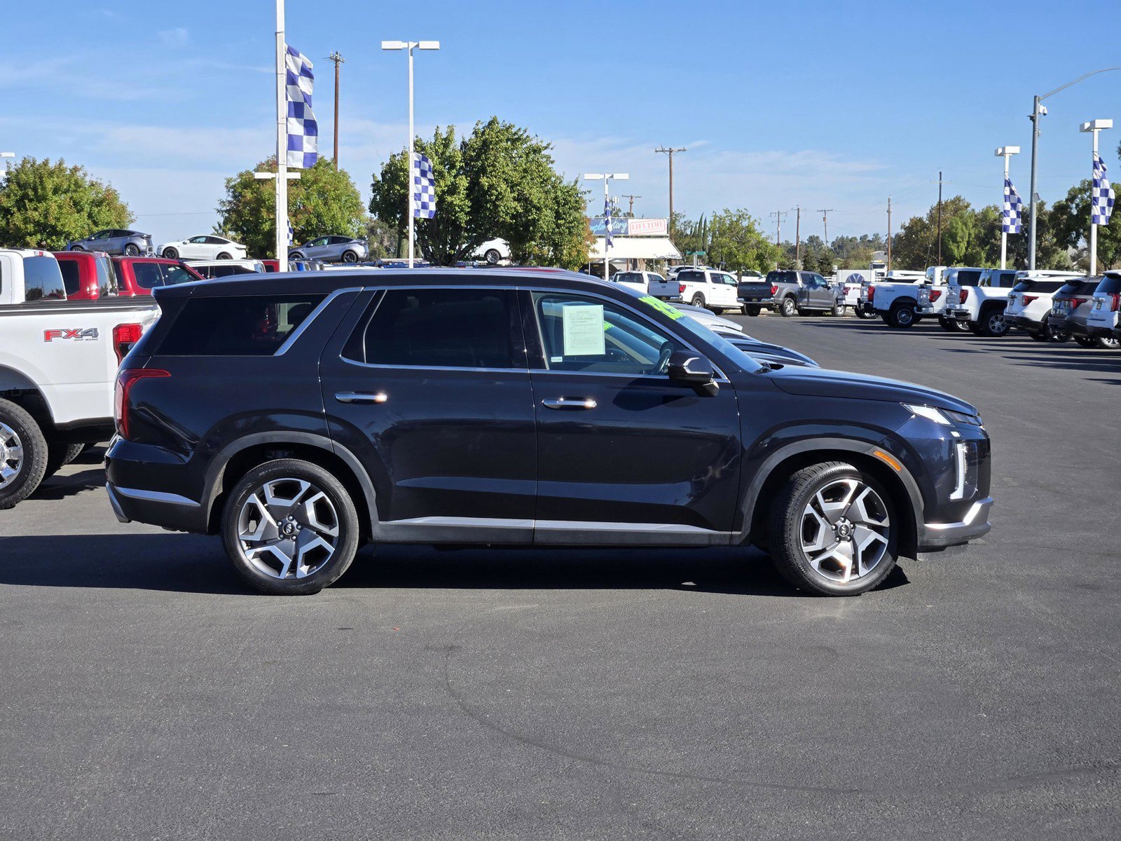 Used 2024 Moonlight Cloud Hyundai SEL 7P image 3