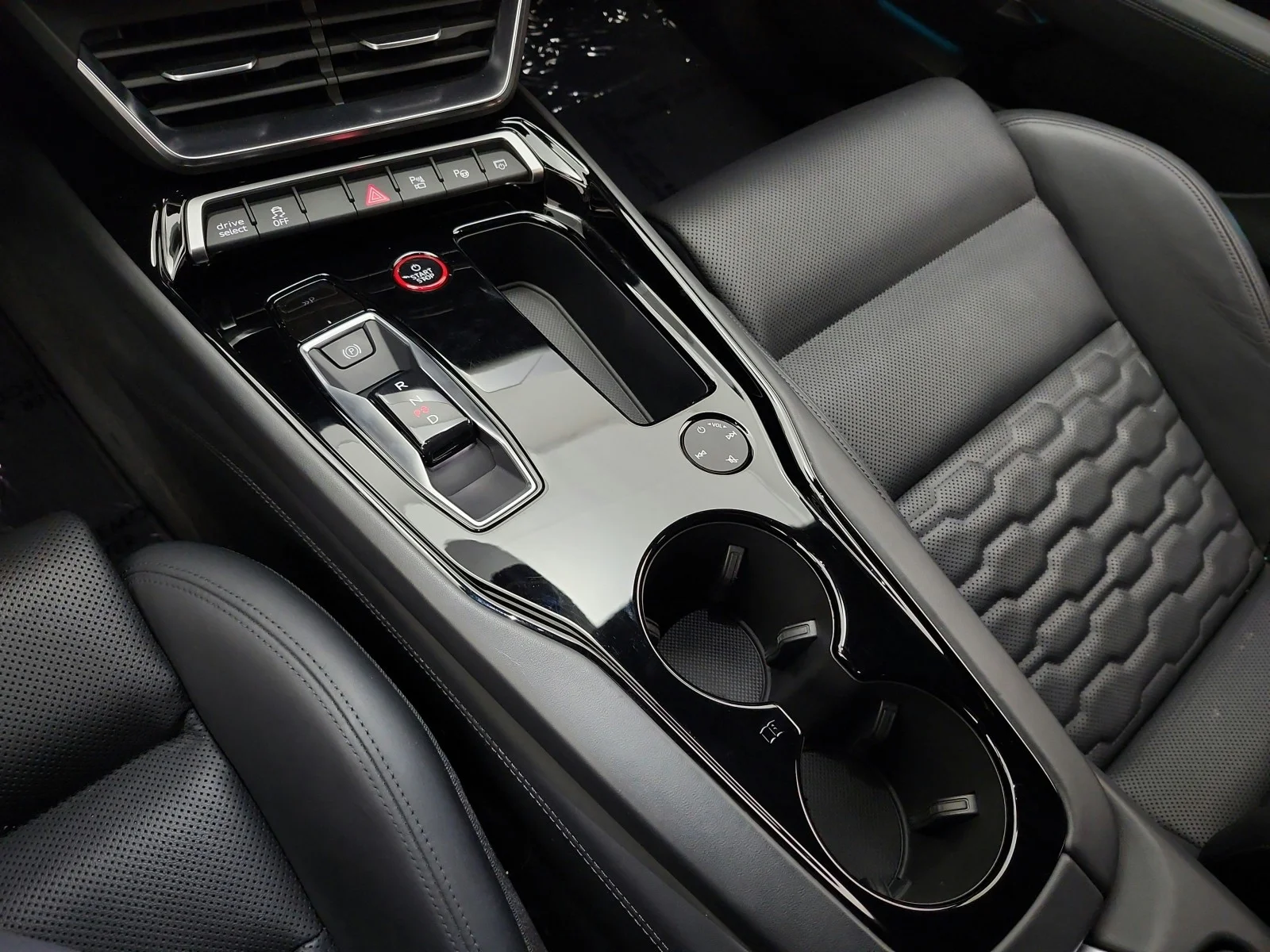 Used 2024 Daytona Gray Pearl Effect Audi quattro image 12