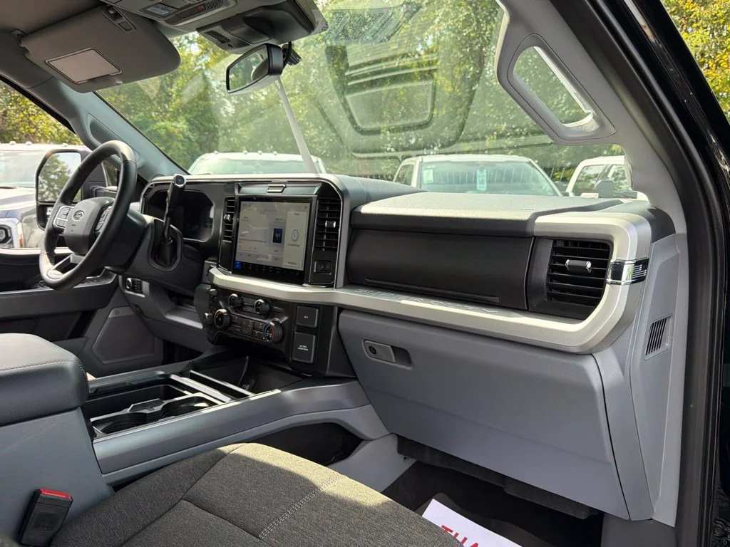 New 2027 Agate Black Metallic Ford F-250® XLT image 20