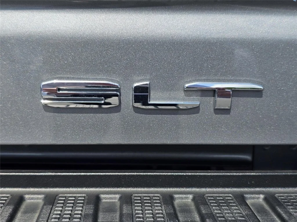 Used 2025 Sterling Metallic GMC SLT image 11