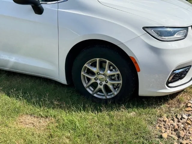 Used 2023 White Chrysler Touring L image 10
