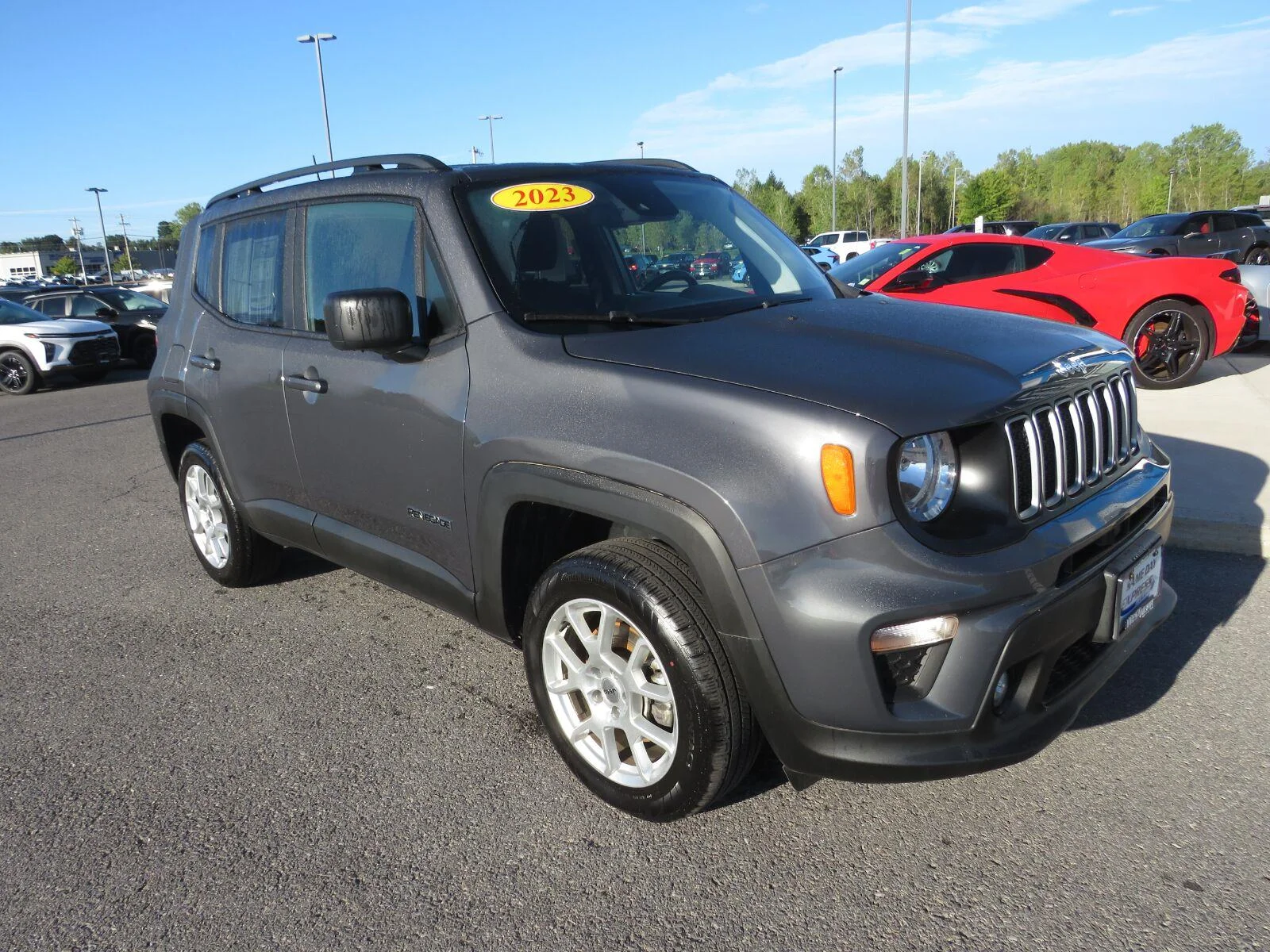 Used 2023 Graphite Gray Jeep Latitude image 5