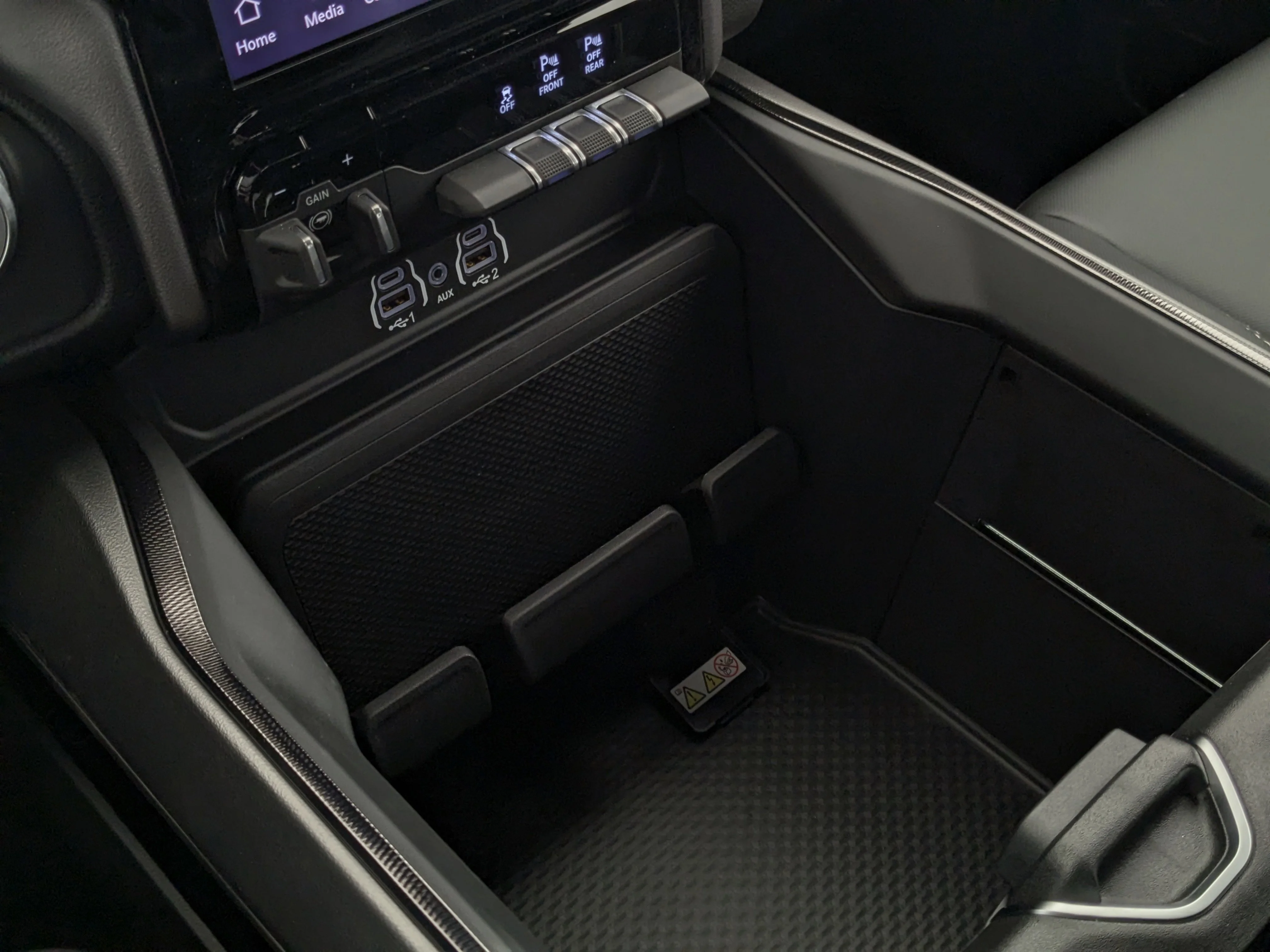New 2026 White RAM Sport - - Pkg 21L - Pano Sunroof - Sport Hood - 3.0L Hurricane & More image 25