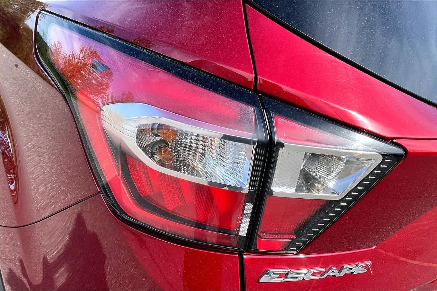 Used 2018 Ruby Red Metallic Tinted Clearcoat Ford Titanium image 28