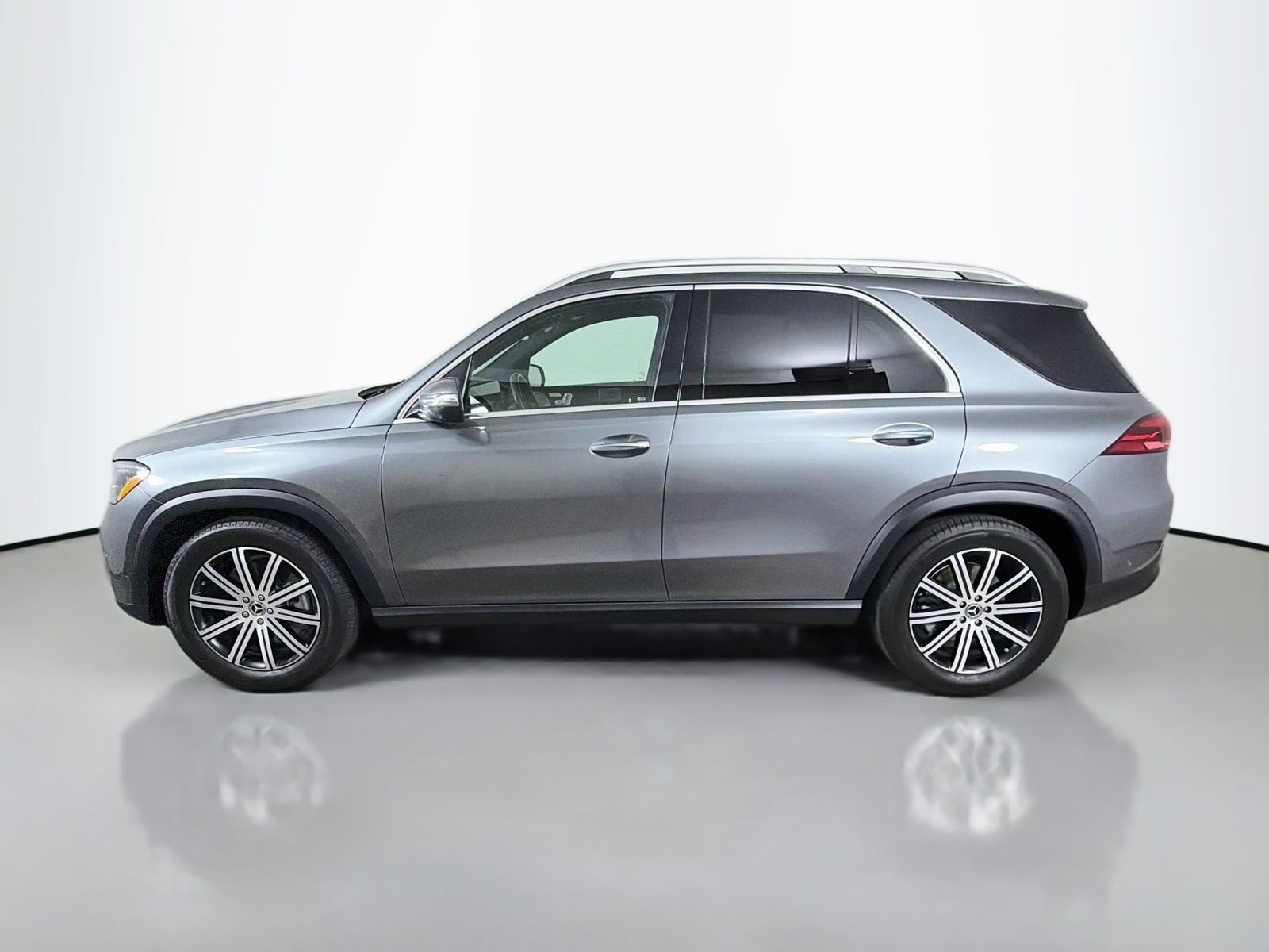 Used 2025 Selenite Gray Metallic Mercedes-Benz GLE 450 image 2