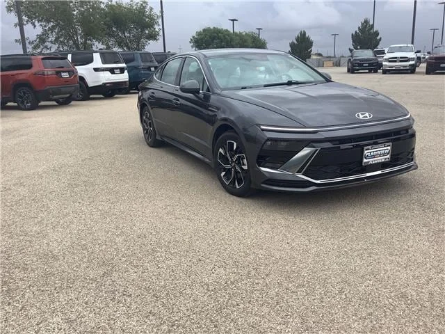 Used 2025 Portofino Gray Hyundai SEL Front-Wheel Drive image 2