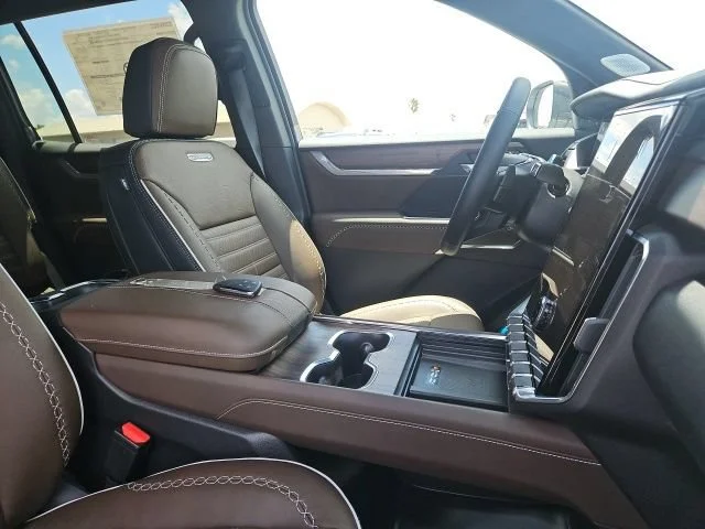 2026 GMC Acadia Denali Ultimate - Photo 19