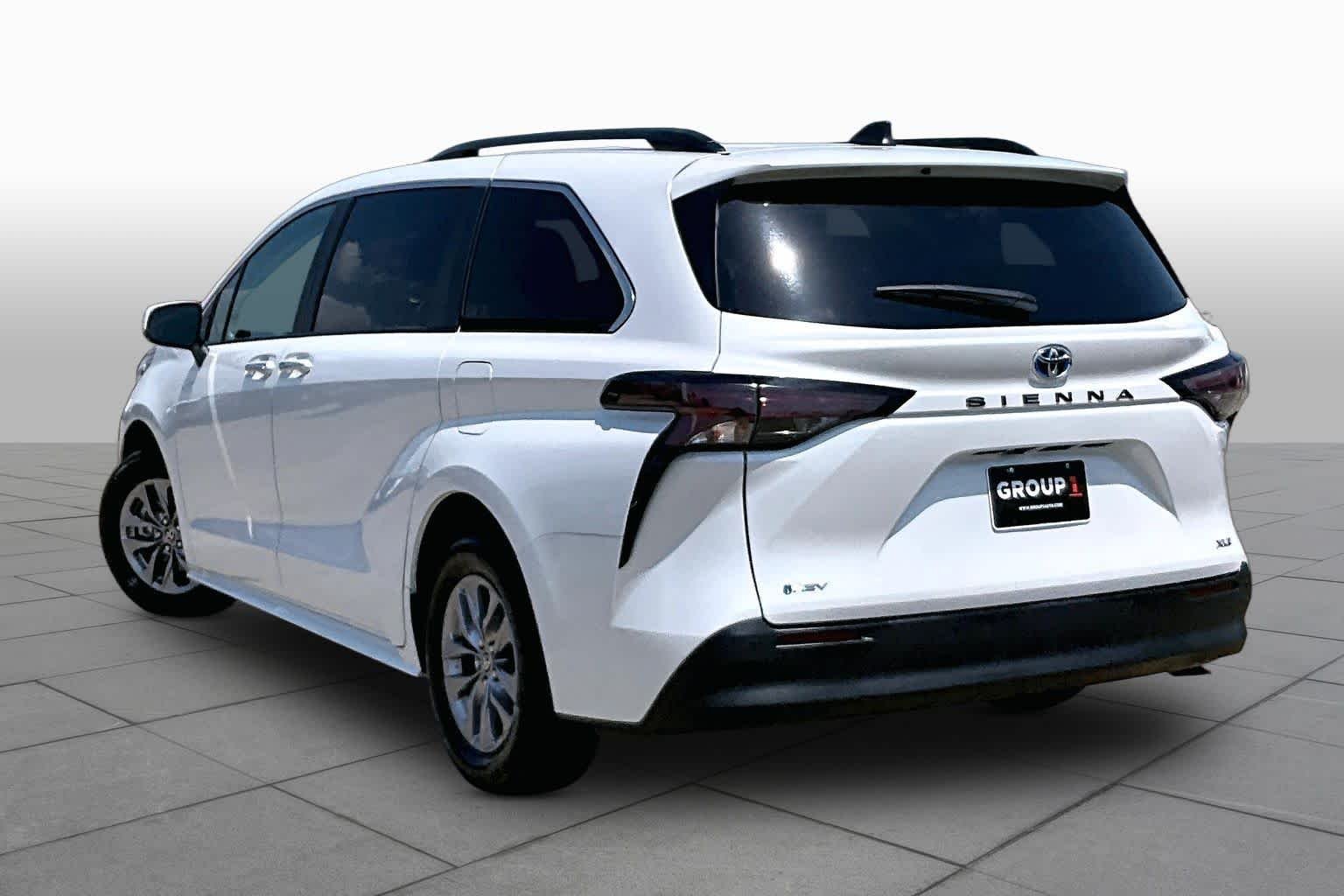 Used 2025 Wind Chill Pearl Toyota XLE image 12