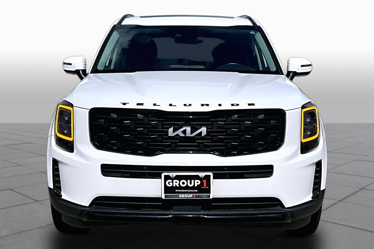 Used 2022 Glacial White Pearl Kia EX image 4