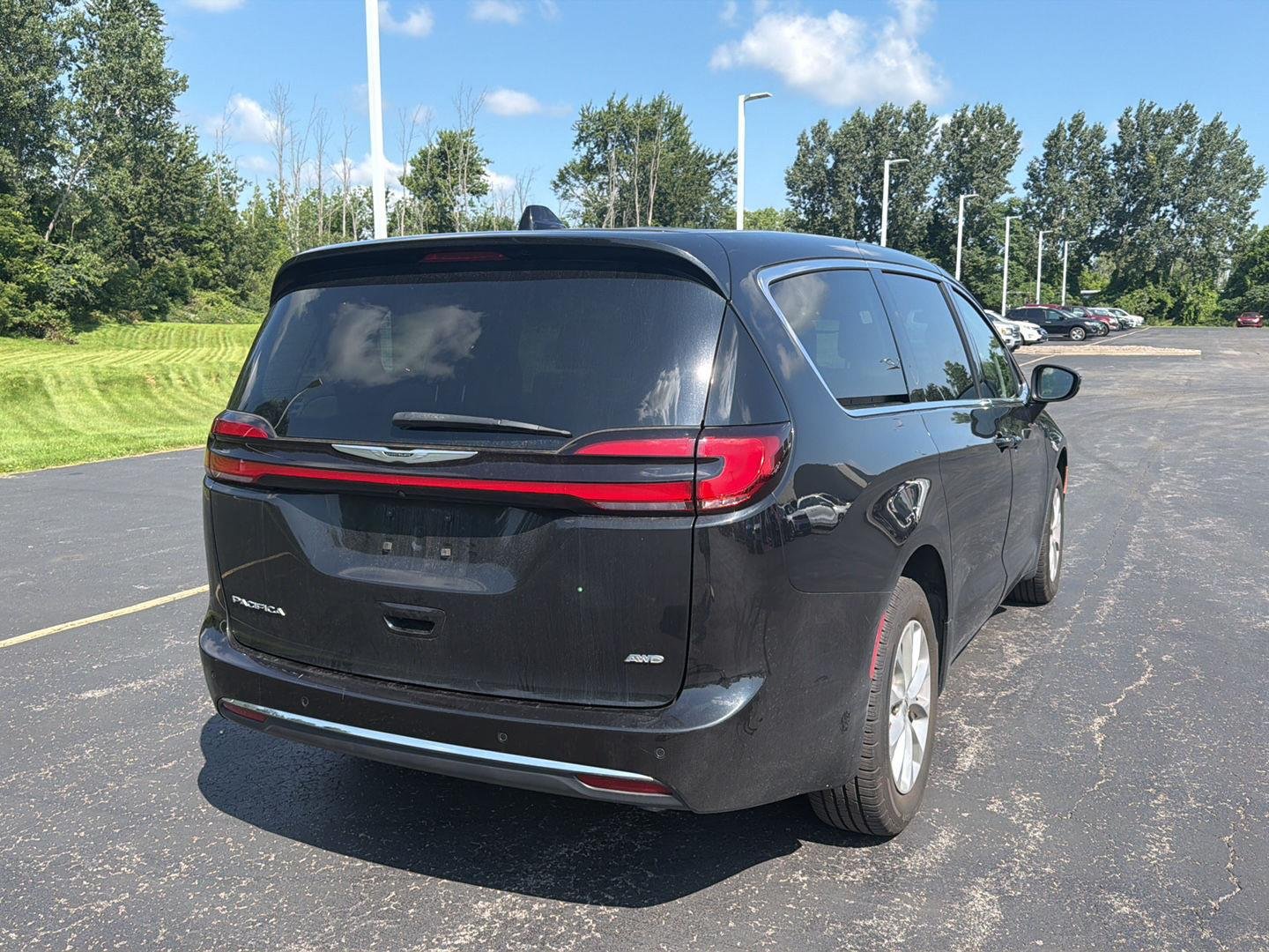 Used 2023 Brilliant Black Crystal Pearlcoat Chrysler Touring L image 5