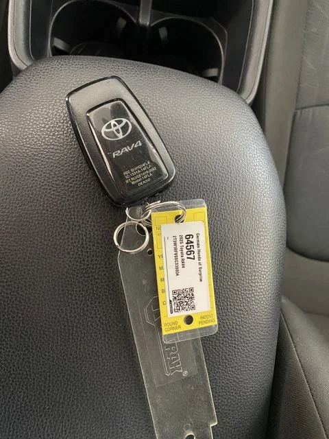 2025 Toyota RAV4 XLE - Photo 34