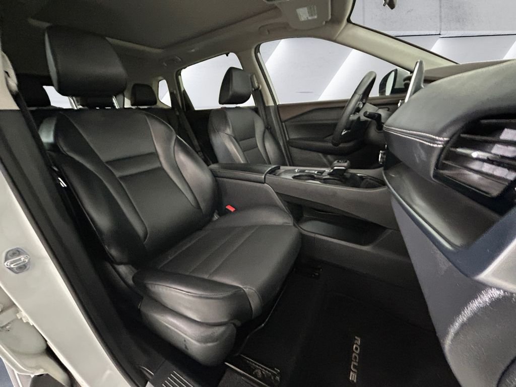 Used 2022 White Nissan SV image 14