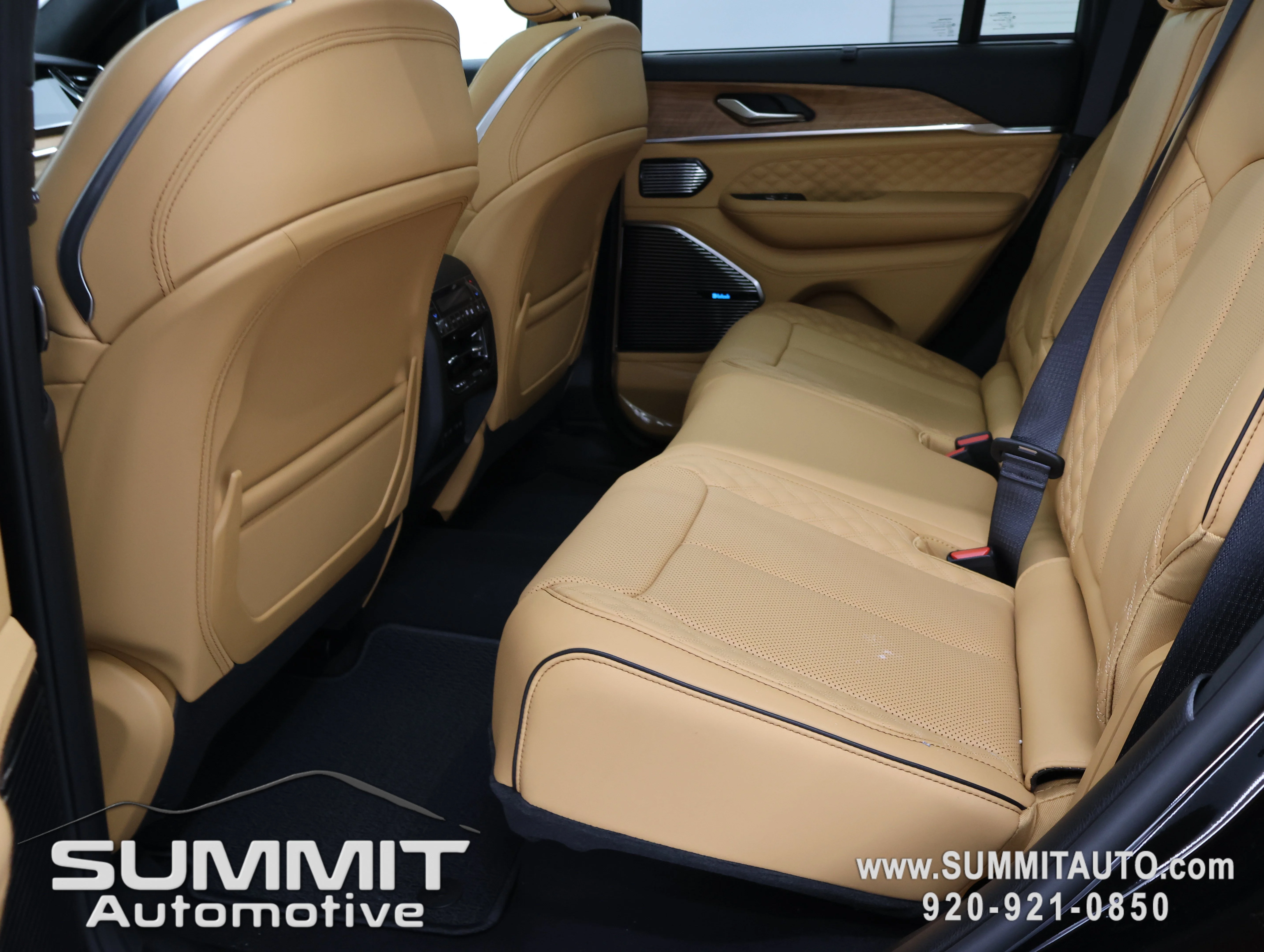 New 2026 Diamond Black Crystal Pearl-Coat Exterior Paint Jeep Summit image 40