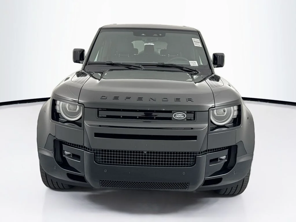 New 2026 Santorini Black Land Rover X-Dynamic SE image 2