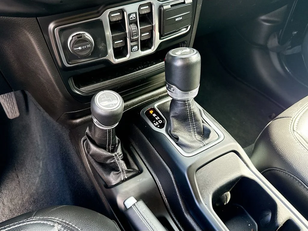 Used 2022 Black Jeep Unlimited Sahara image 18