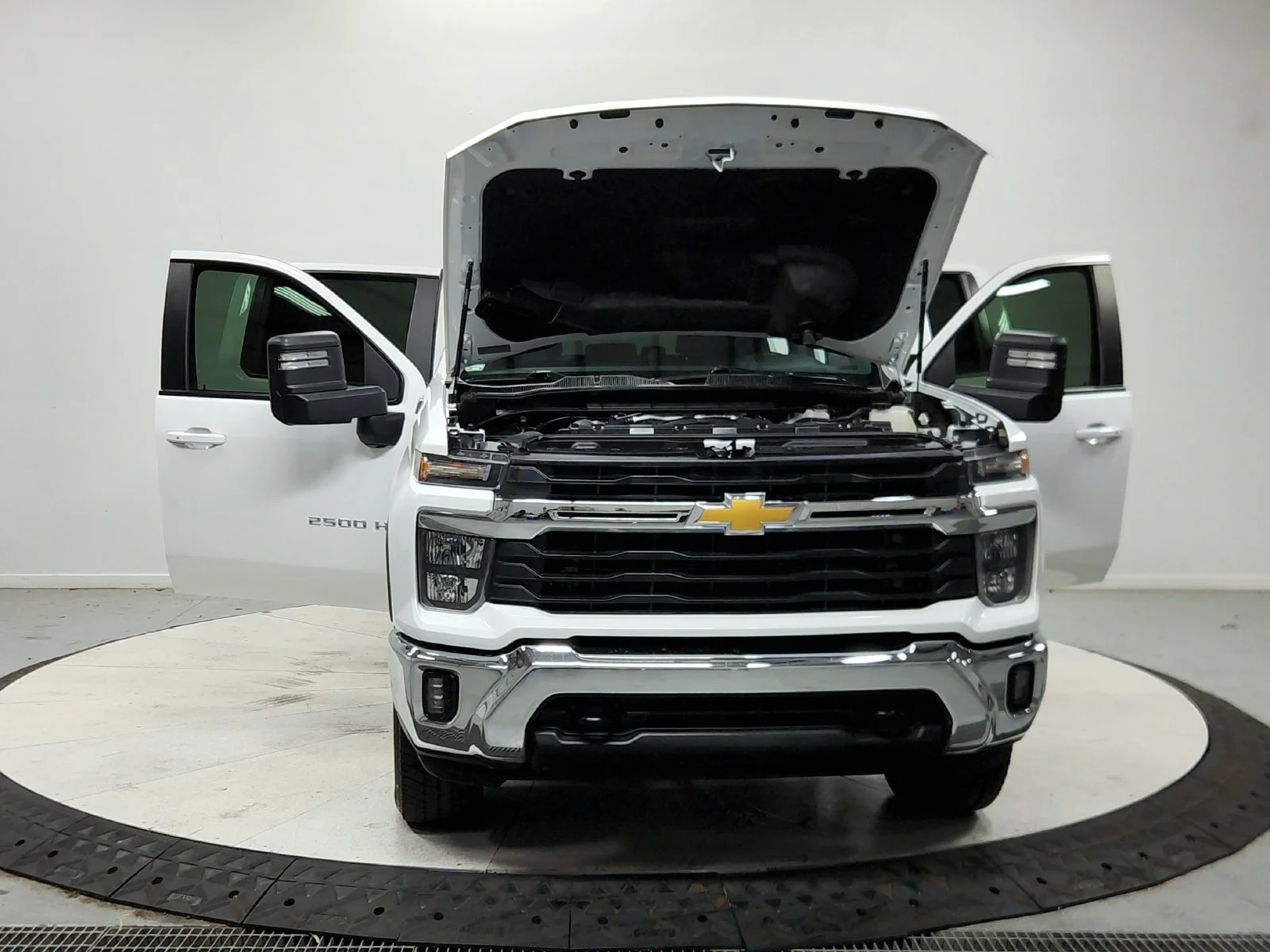 Used 2025 White Chevrolet LT image 11
