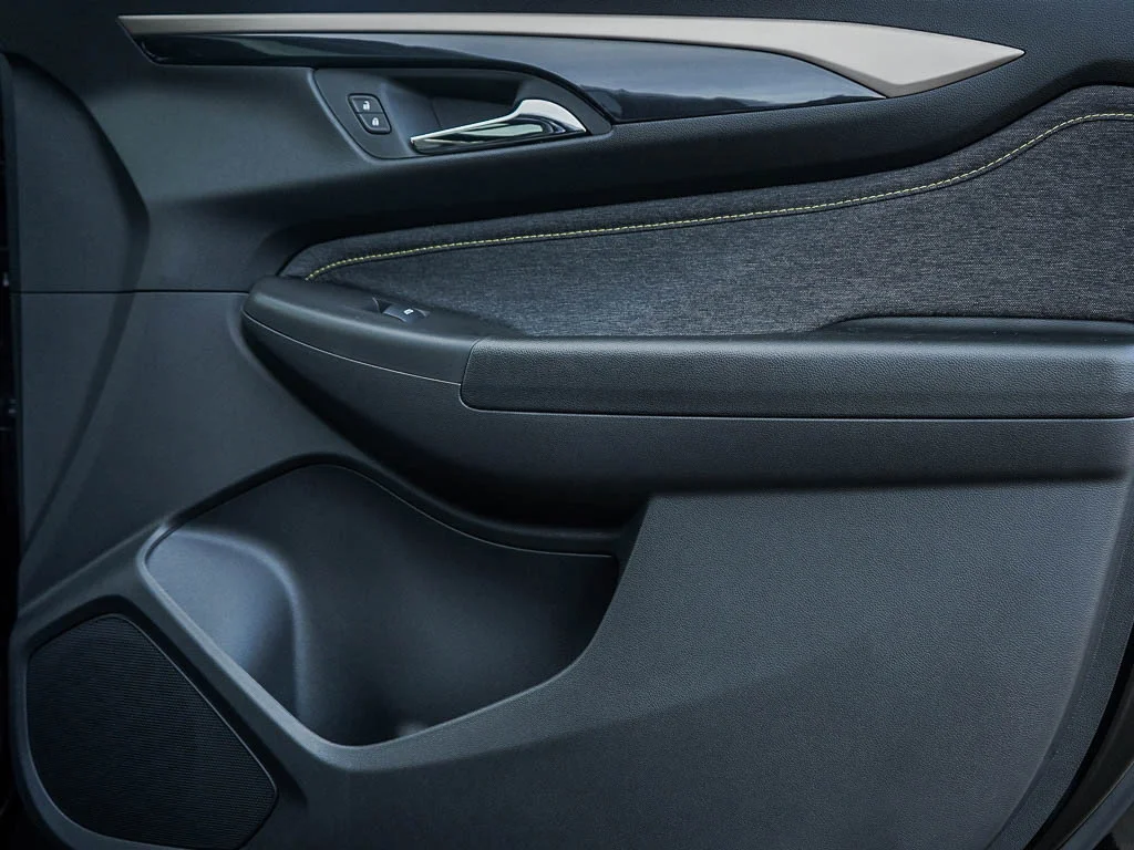 New 2026 Mosaic Black Metallic Chevrolet ACTIV image 9