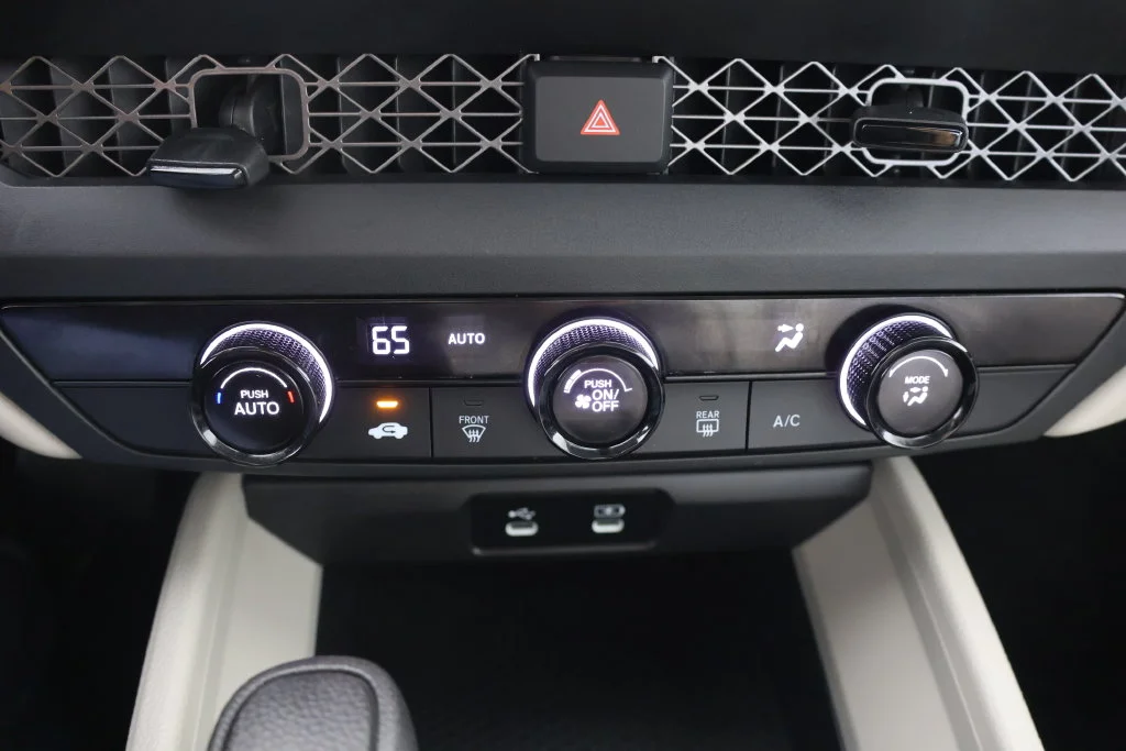 Used 2025 Meteorite Gray Metallic Honda LX image 15