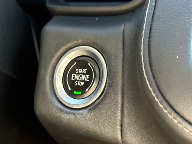 Used 2022 Black Chevrolet Z71 image 28