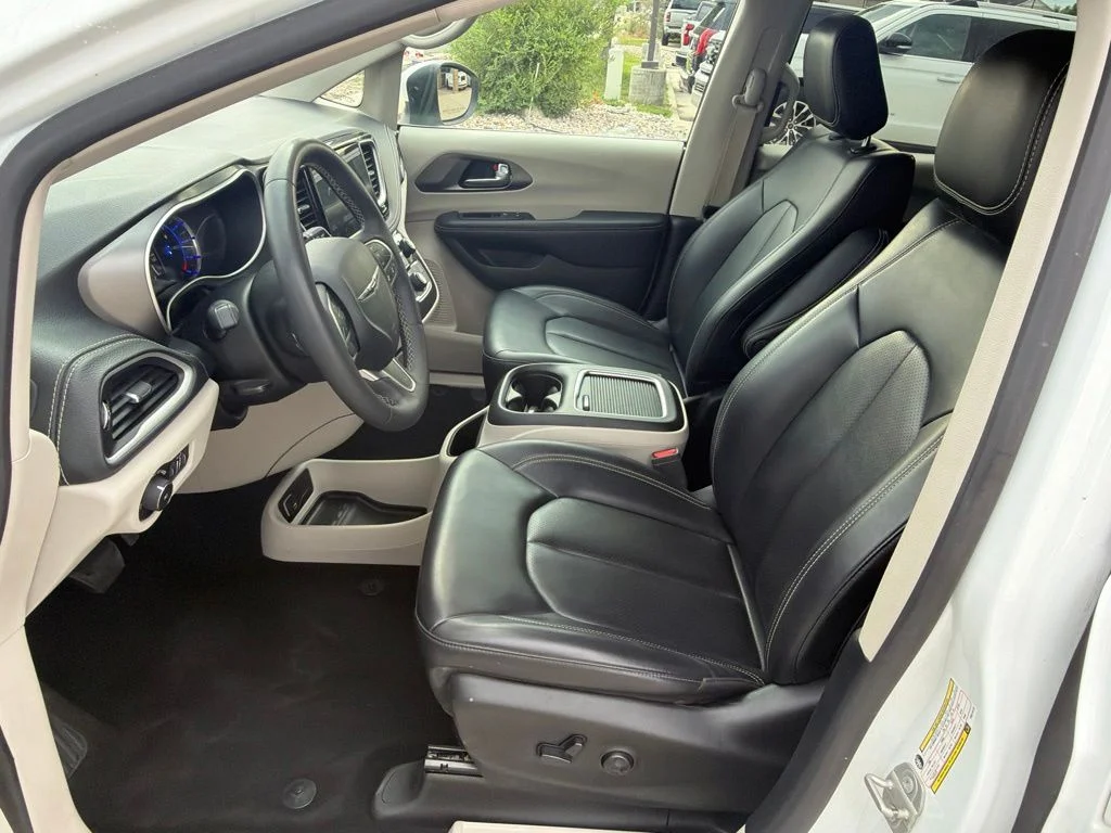 Used 2023 White Chrysler Touring L image 15