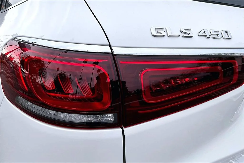 Used 2023  Mercedes-Benz GLS 450 image 26