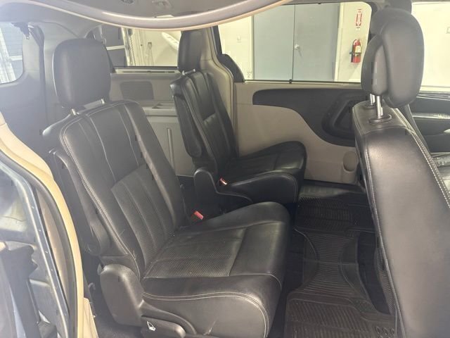 Used 2013 Blue Chrysler Touring-L image 21