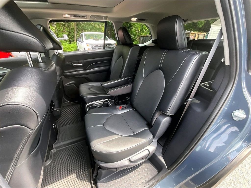 Used 2025 White Toyota XLE image 14