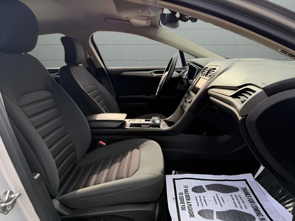 Used 2019 Silver Ford SE image 27