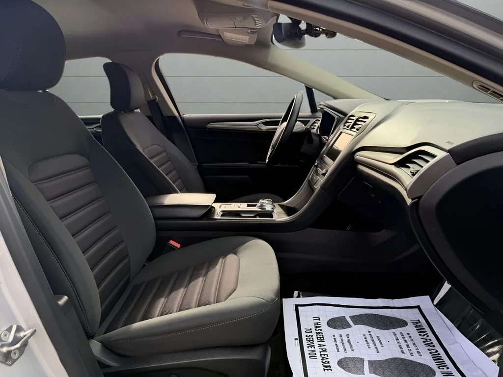 Used 2019 Silver Ford SE image 27