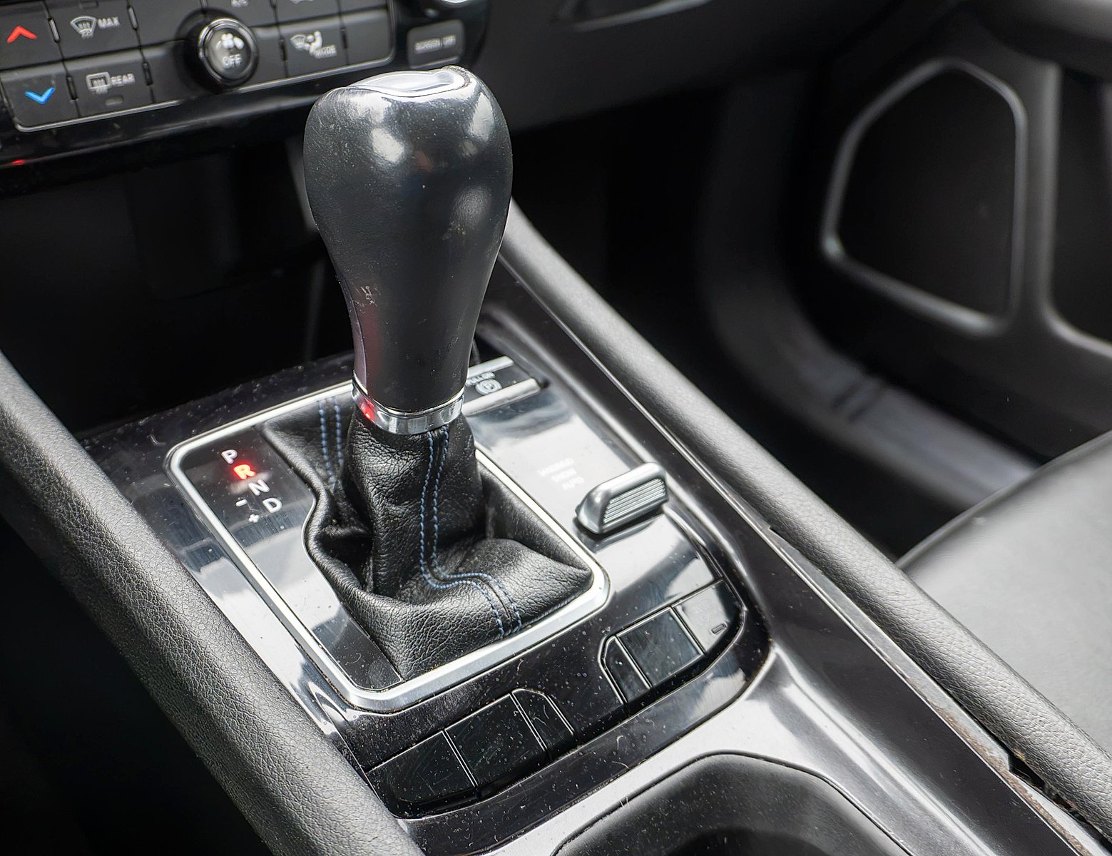 Used 2022 Laser Blue Pearlcoat Jeep Latitude 4x4 image 26