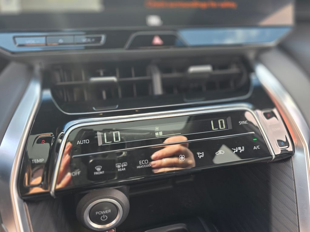 2024 Toyota Venza XLE - Photo 31