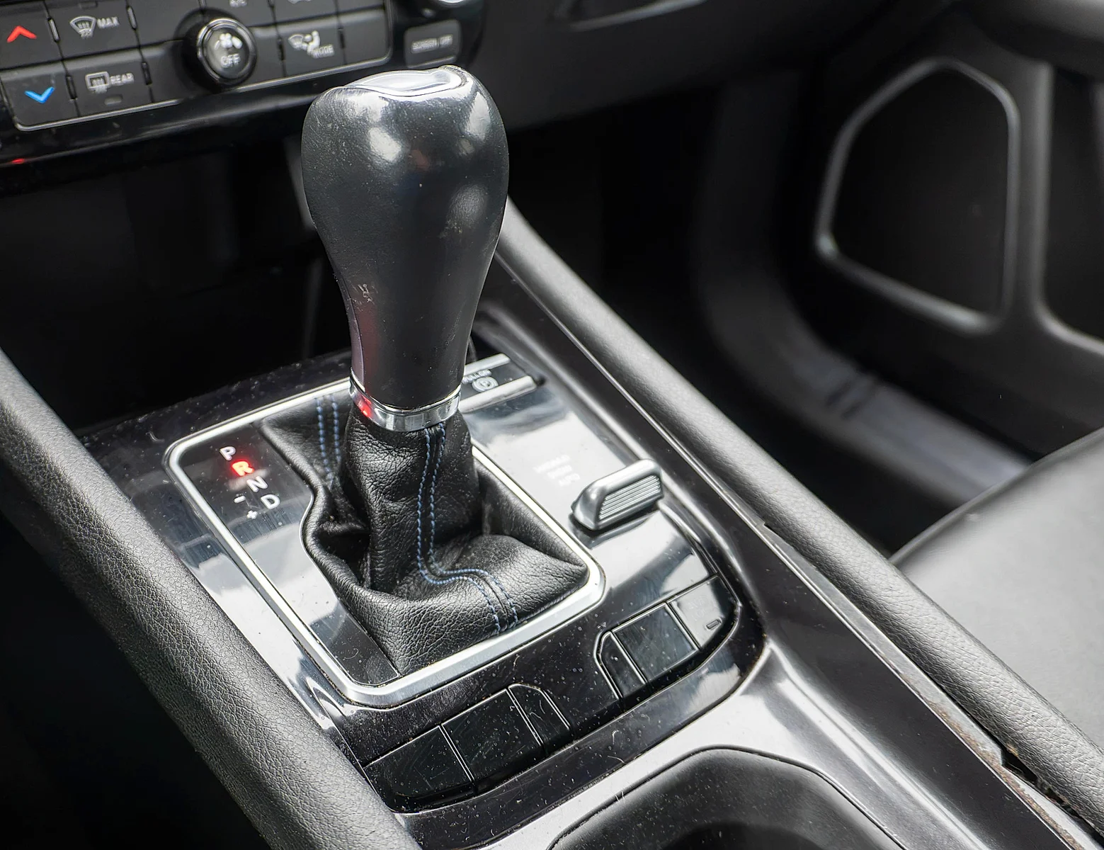 Used 2022 Laser Blue Pearlcoat Jeep Latitude 4x4 image 26