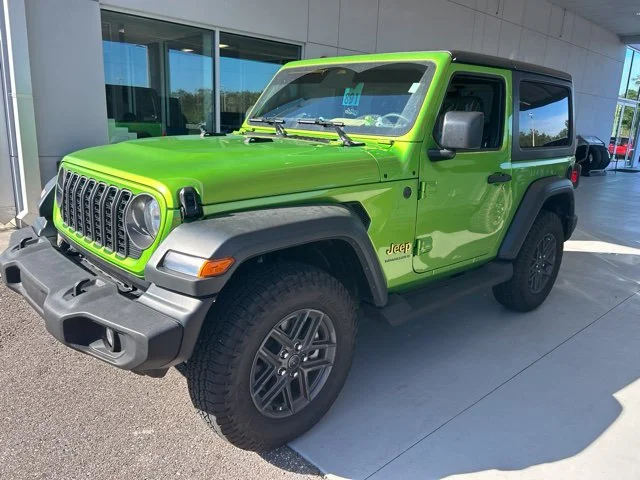 Used 2026 Green Jeep Sport S image 2