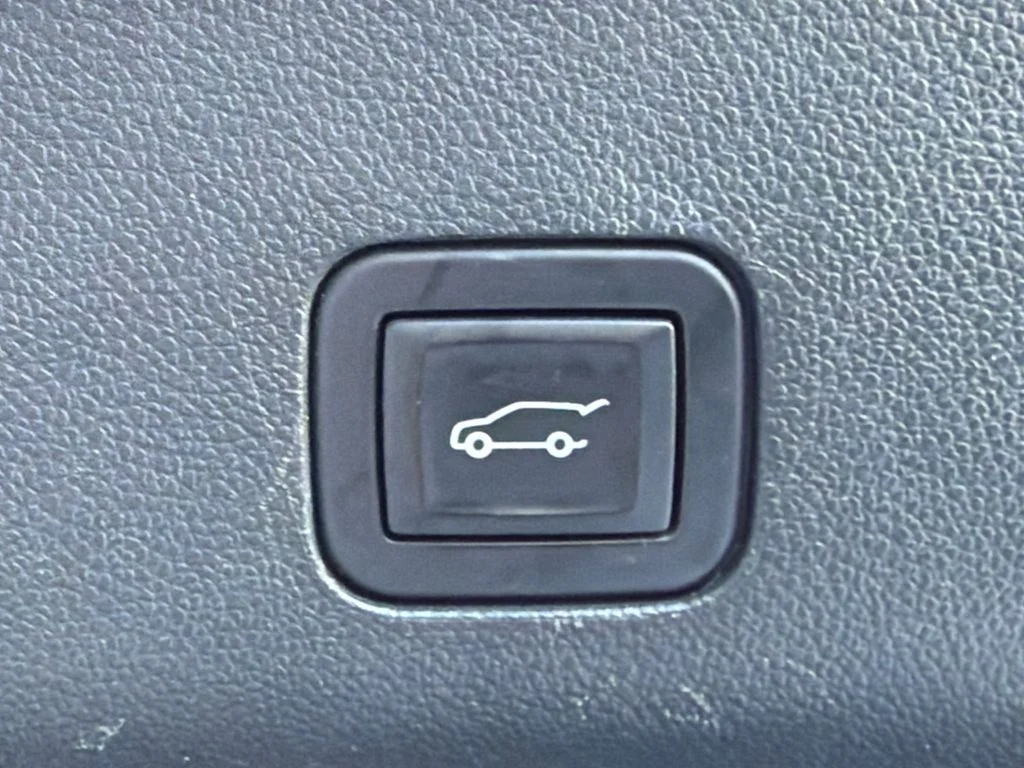 Used 2021 Black GMC SLT image 19