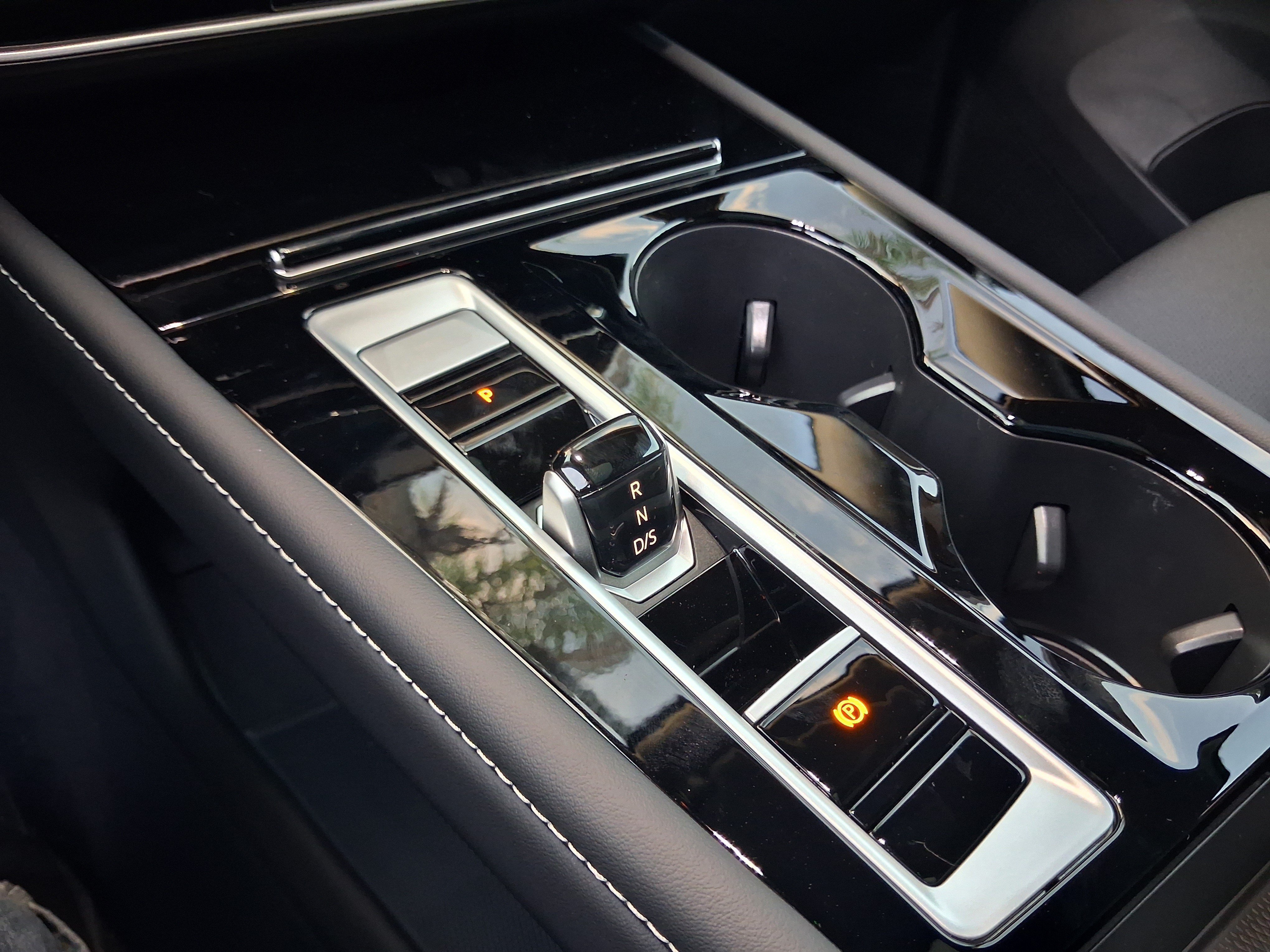 New 2026 Black Volkswagen 2.0T SE w/Technology image 10