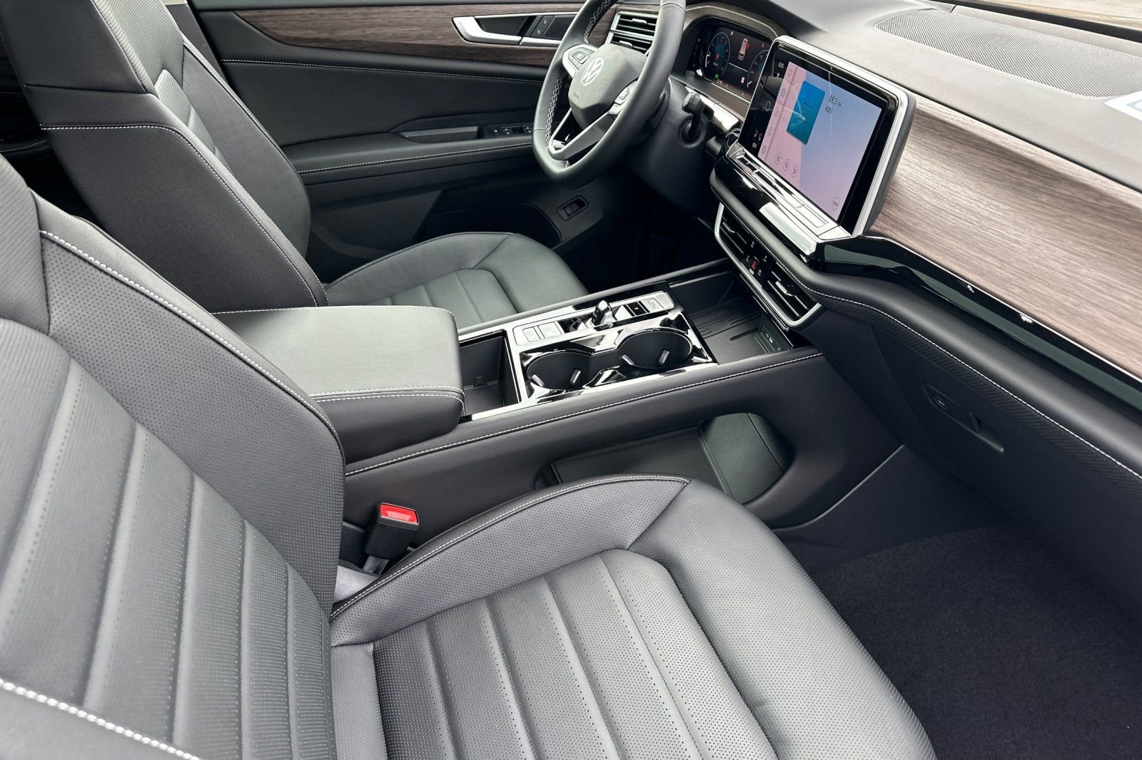 New 2026 Avocado Green Pearl Volkswagen SEL image 17