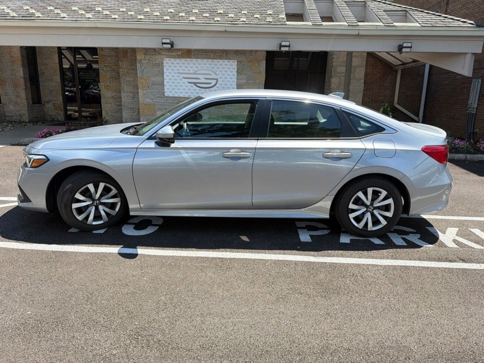 Certified Used 2023 Lunar Silver Metallic Honda LX image 10