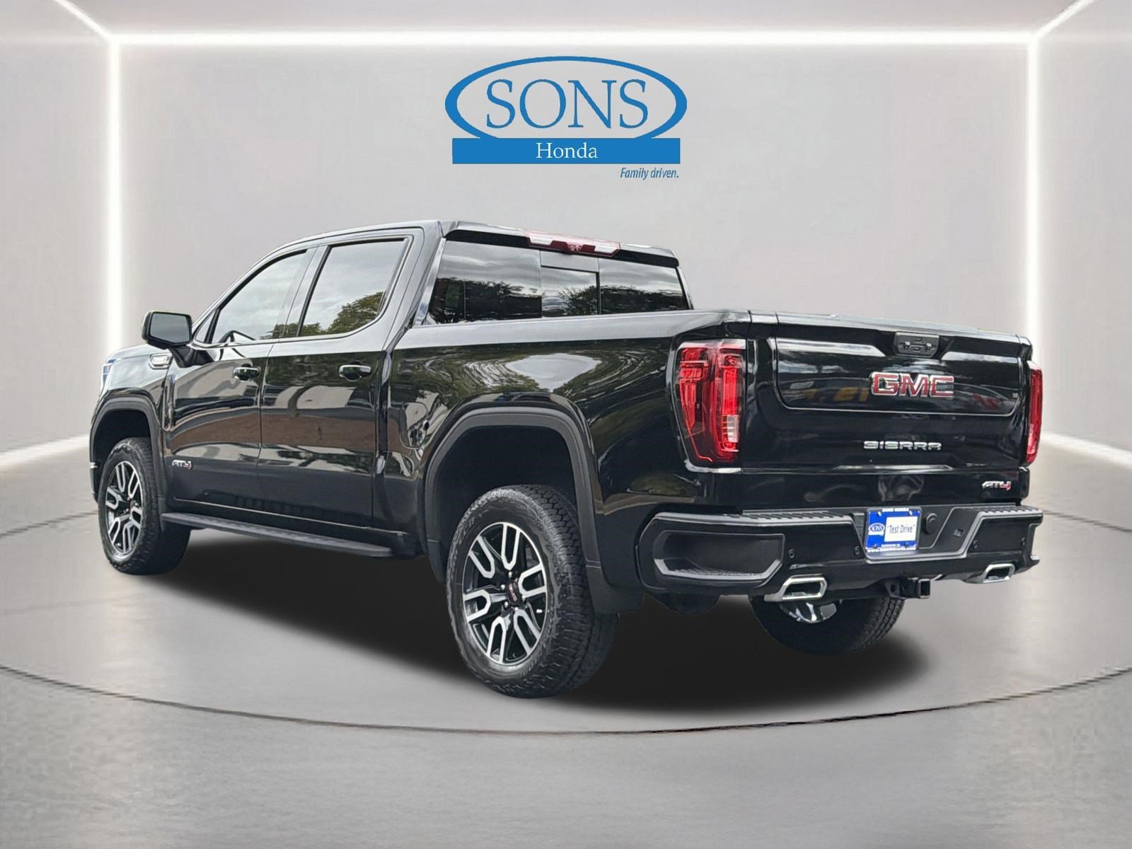 Used 2025 Onyx Black GMC AT4 image 23