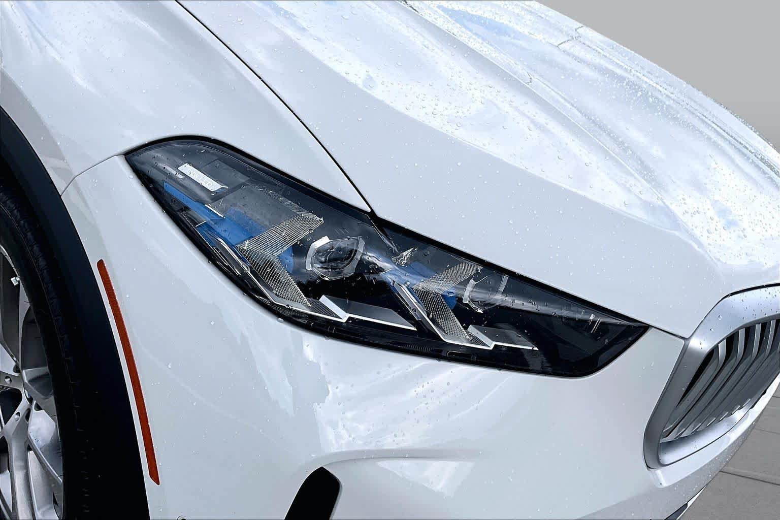 Used 2024 Alpine White BMW xDrive40i image 28