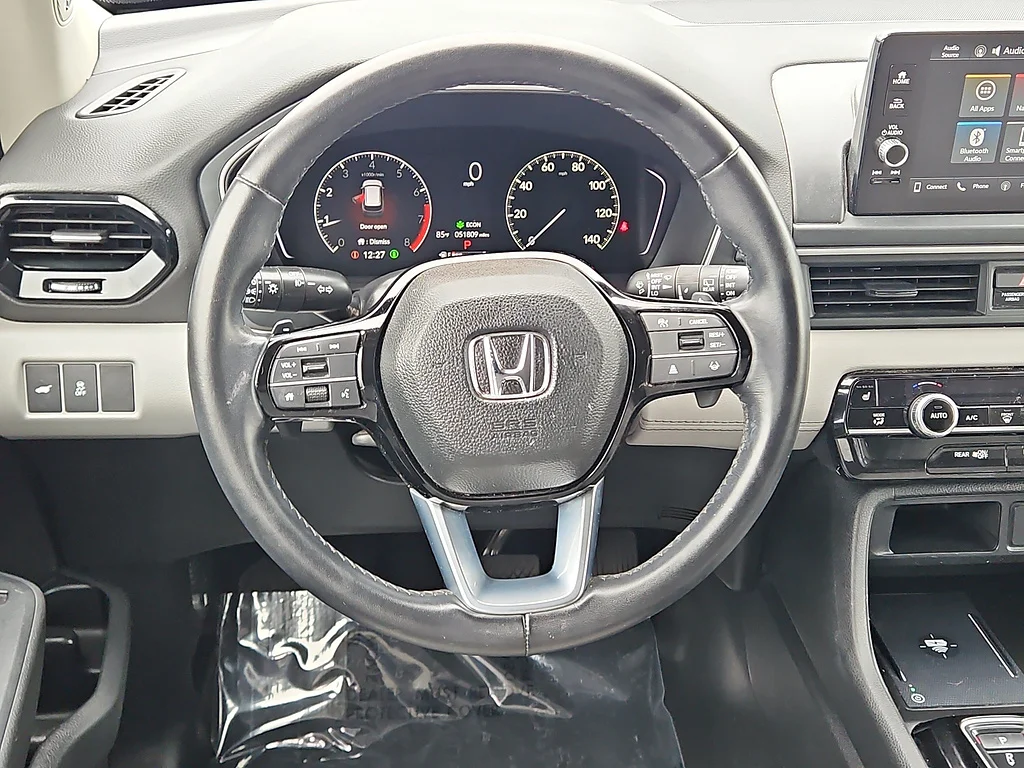 Certified Used 2024 Lunar Silver Metallic Honda Touring image 10
