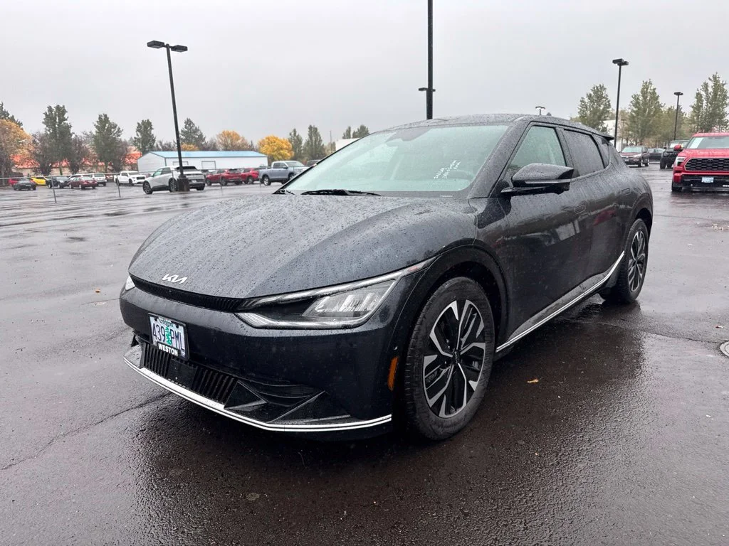 Used 2023 Blue Kia Wind image 3