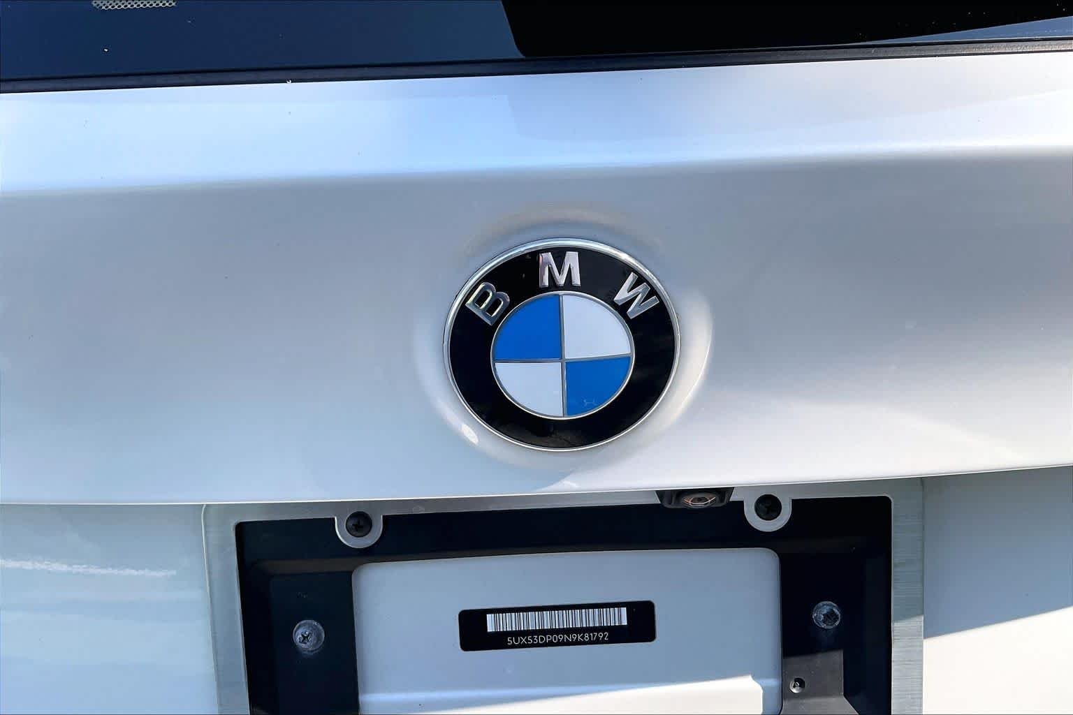 Used 2022 Mineral White Metallic BMW xDrive30i image 32